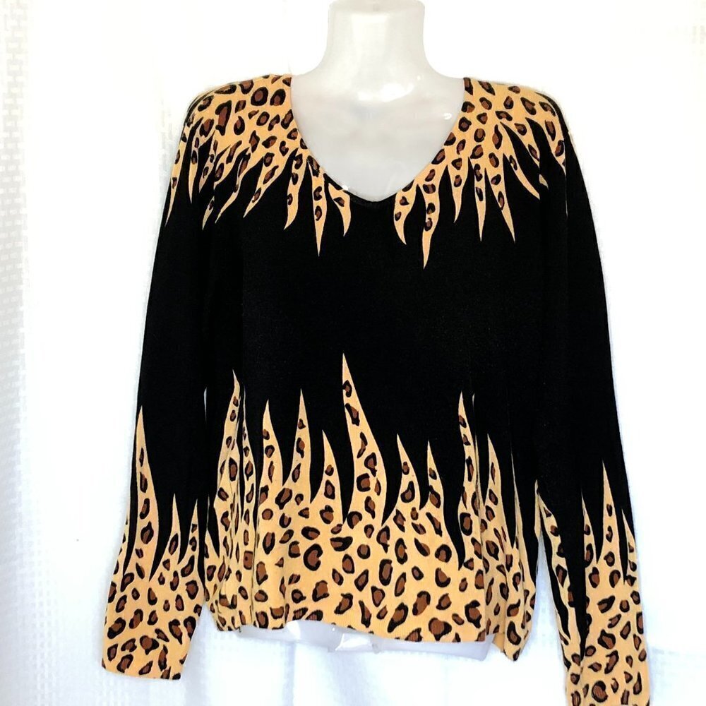 Leopard Sunburst Sweater V-Neck with Long Sleeves Very Dramatic